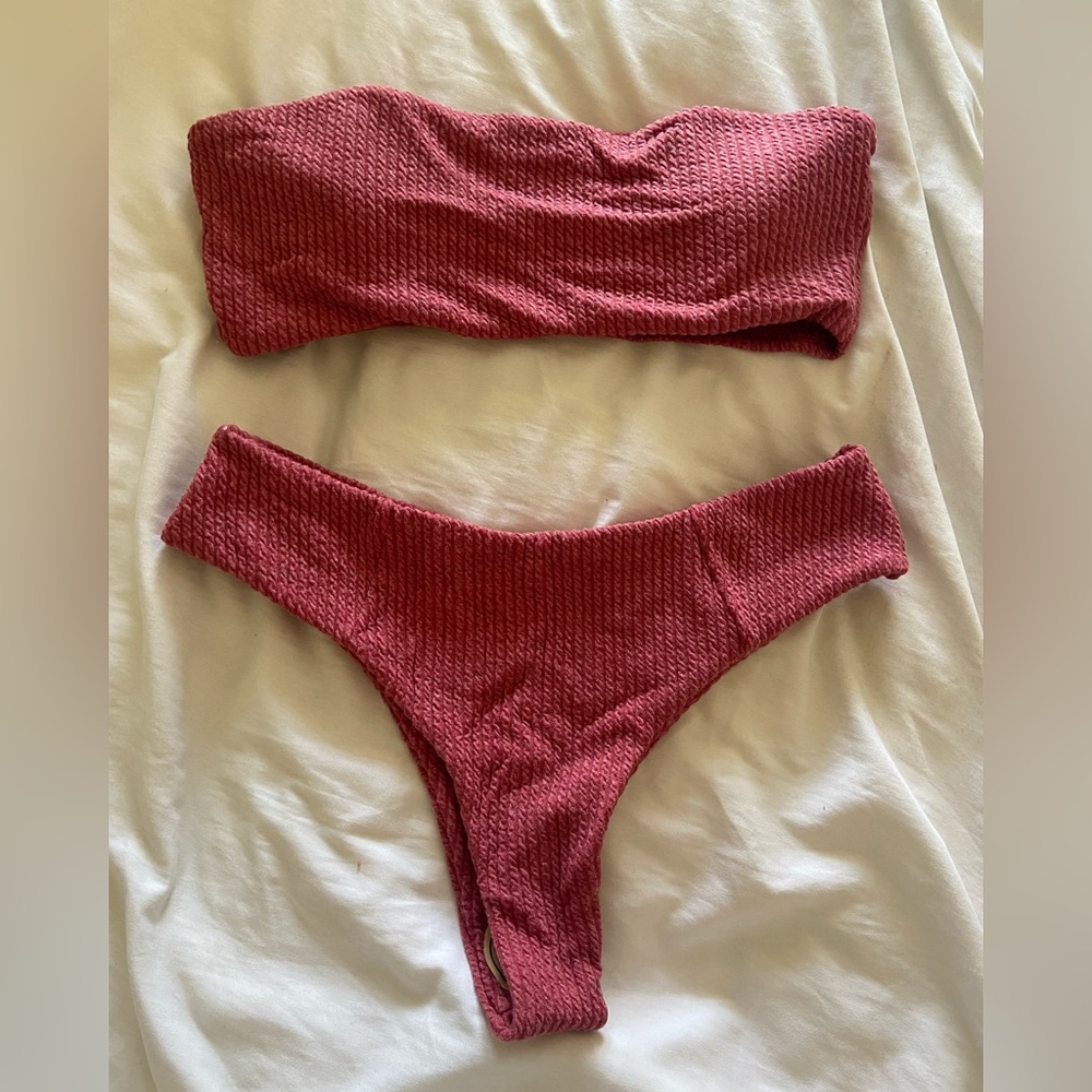 Textured Strapless Cheeky Bikini